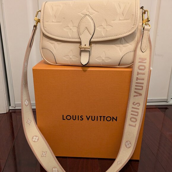 REDUCED-Louis Vuitton Diane Monogram Leather/Still at the LV $2850 - Picture 1 of 14
